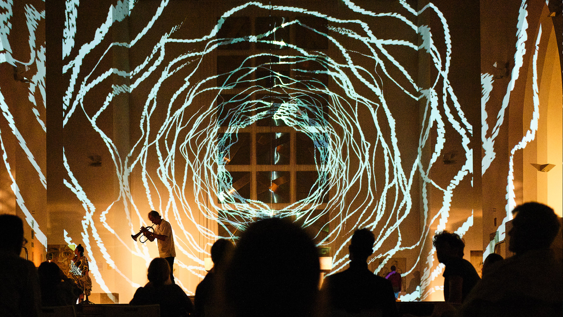 Markus Stockhausen - Konzert - Vortrag - Mittönen - Stille | Visual: Kane + Jens Standke | Foto: Lars Welding